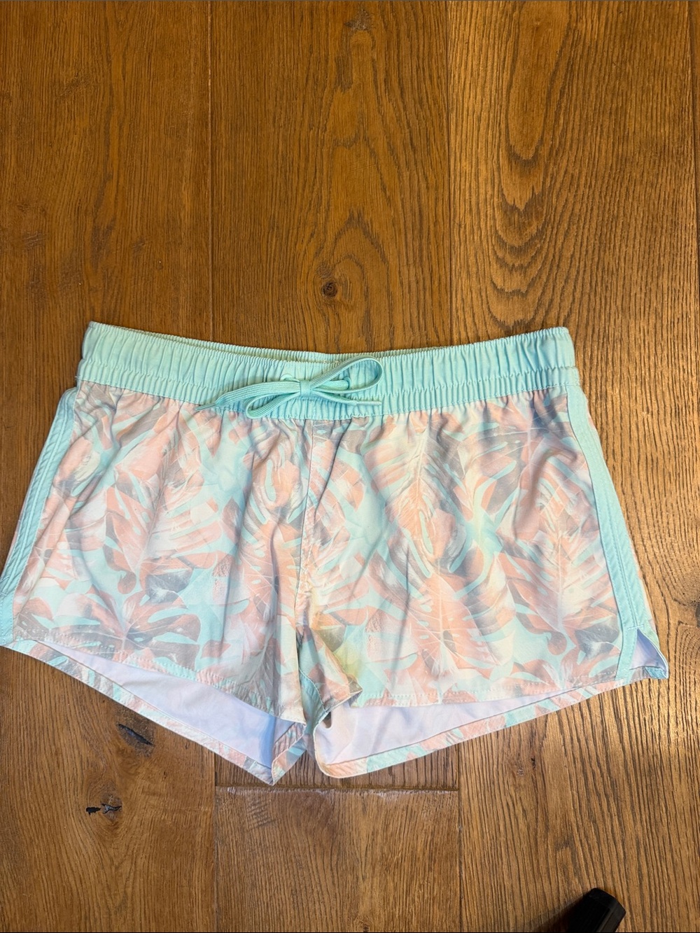 Salt Life Mint & Peach Tropical Leaf Active Shorts